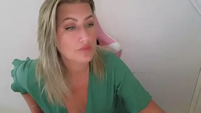 Snapshot of TessToy chatting on 04.30.26 TessToy online show from 04.30.26
