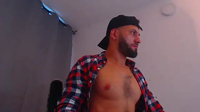 Snapshot of Oliverdrew_1 chatting on 01.25.25 Oliverdrew 1 online show from 01.25.25