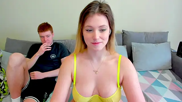 Snapshot of GarryHill chatting on 04.11.26 GarryHill online show from 04.11.26