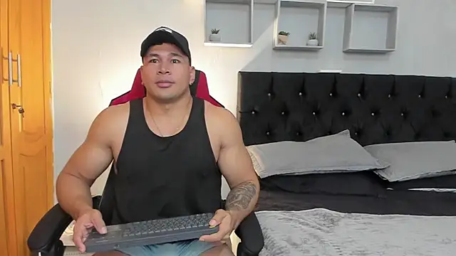 tyler hank01 online show from 04.08.26