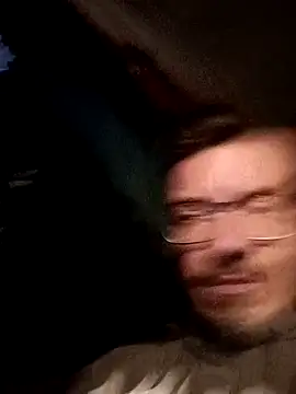 Snapshot of Amaras5 chatting on 12.04.25 Amaras5 online show from 12.04.25