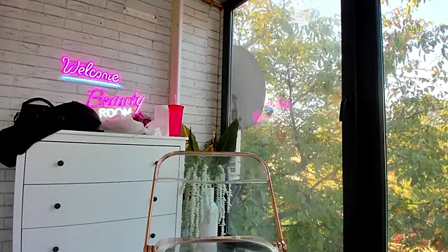 Britney Charm  online show from 10.22.25