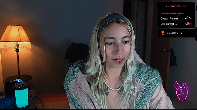 Snapshot of Saucy_Jenn chatting on 12.29.24 Saucy Jenn online show from 12.29.24