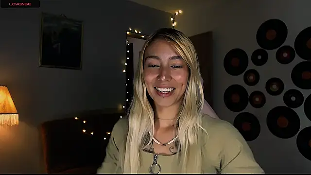 Snapshot of Saucy_Jenn chatting on 03.01.25 Saucy Jenn online show from 03.01.25
