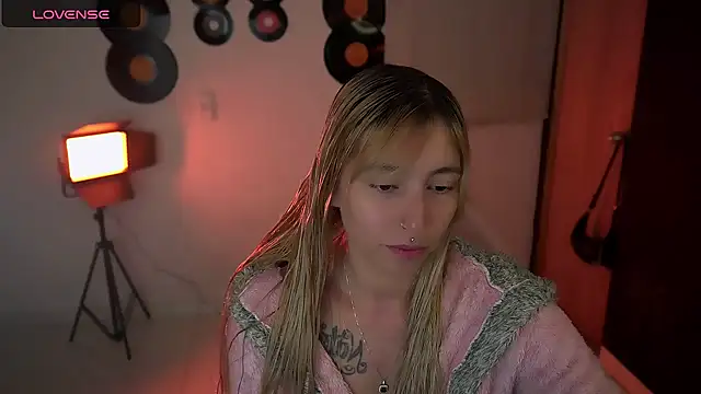 Saucy Jenn online show from 04.16.26