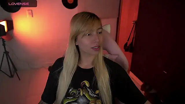 Saucy Jenn online show from 04.17.26