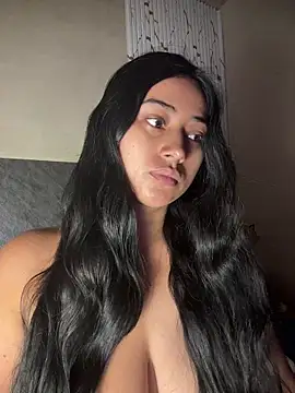 Snapshot of Valentinne_z chatting on 07.25.26 Valentinne z online show from 07.25.26