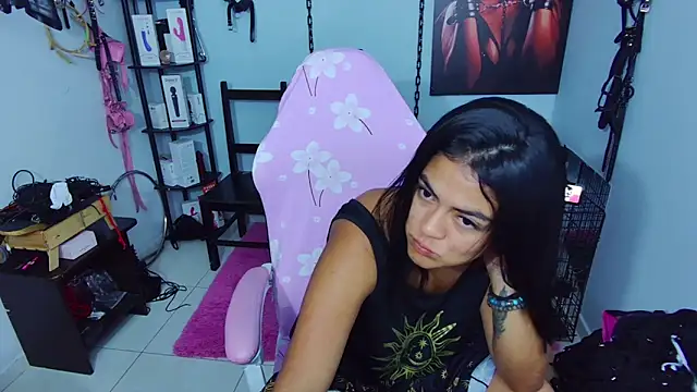 Snapshot of Hannah-grace chatting on 09.23.25 Hannah-grace online show from 09.23.25