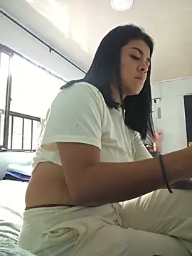 Snapshot of Hannah-grace chatting on 10.14.25 Hannah-grace online show from 10.14.25