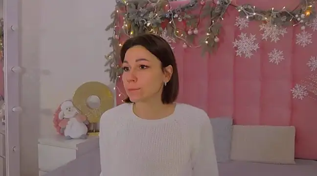 Snapshot of Edenne chatting on 12.15.24 Edenne online show from 12.15.24