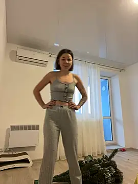 Snapshot of Edenne chatting on 12.22.24 Edenne online show from 12.22.24