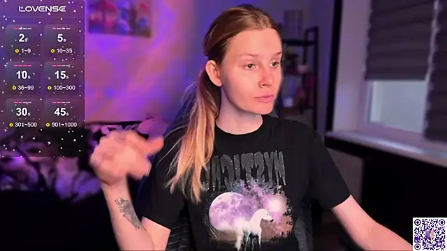 Chanel Gill online show from 11.06.25