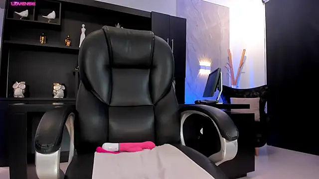 Snapshot of JennaOlsonX chatting on 01.18.25 JennaOlsonX online show from 01.18.25