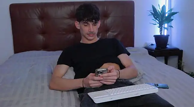 Snapshot of DanielCrush1 chatting on 02.15.25 DanielCrush1 online show from 02.15.25