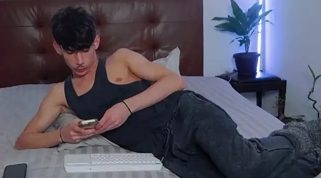 Snapshot of DanielCrush1 chatting on 02.22.25 DanielCrush1 online show from 02.22.25