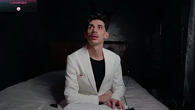 Snapshot of DanielCrush1 chatting on 11.26.25 DanielCrush1 online show from 11.26.25