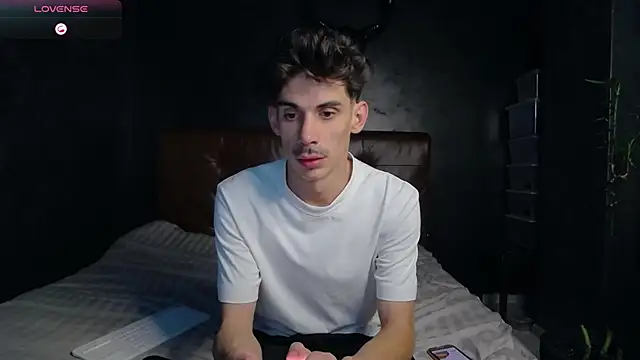 Snapshot of DanielCrush1 chatting on 11.27.25 DanielCrush1 online show from 11.27.25