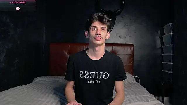 Snapshot of DanielCrush1 chatting on 12.23.25 DanielCrush1 online show from 12.23.25