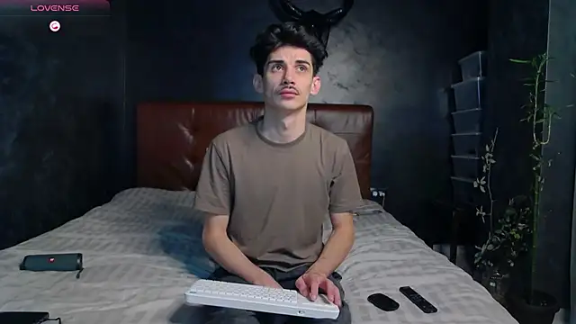 Snapshot of DanielCrush1 chatting on 03.16.26 DanielCrush1 online show from 03.16.26