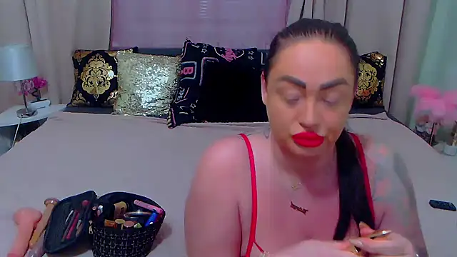 Snapshot of BustyVicky chatting on 12.07.24 BustyVicky online show from 12.07.24