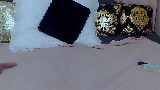 Snapshot of BustyVicky chatting on 12.12.24 BustyVicky online show from 12.12.24