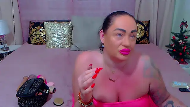 Snapshot of BustyVicky chatting on 12.30.24 BustyVicky online show from 12.30.24