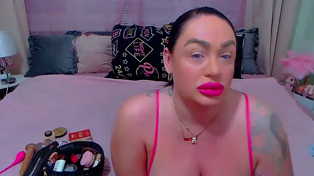 Snapshot of BustyVicky chatting on 03.21.25 BustyVicky online show from 03.21.25