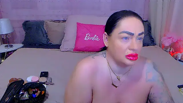 Snapshot of BustyVicky chatting on 10.18.25 BustyVicky online show from 10.18.25