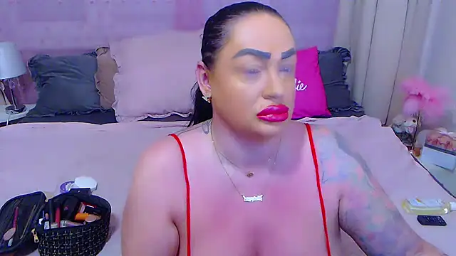 Snapshot of BustyVicky chatting on 10.21.25 BustyVicky online show from 10.21.25