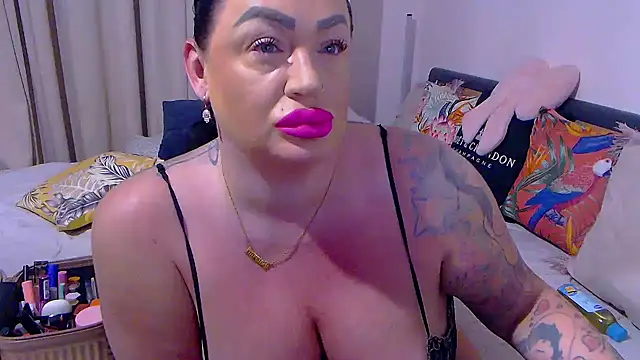 Snapshot of BustyVicky chatting on 05.27.26 BustyVicky online show from 05.27.26