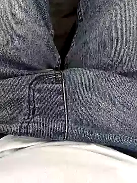 Snapshot of Elixire1 chatting on 03.11.26 Elixire1 online show from 03.11.26