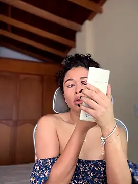 GabriSaenz online show from 11.25.25