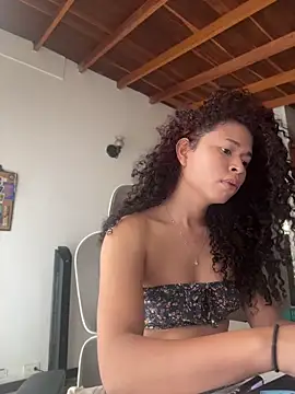 Snapshot of GabriSaenz chatting on 05.12.26 GabriSaenz online show from 05.12.26