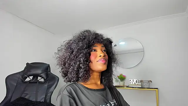 Snapshot of Emattaylor chatting on 11.21.25 Emattaylor online show from 11.21.25