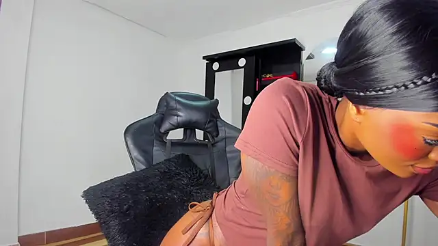 Snapshot of Emattaylor chatting on 11.29.25 Emattaylor online show from 11.29.25