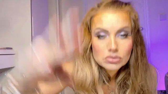 Tinkerbell822 online show from 01.14.26