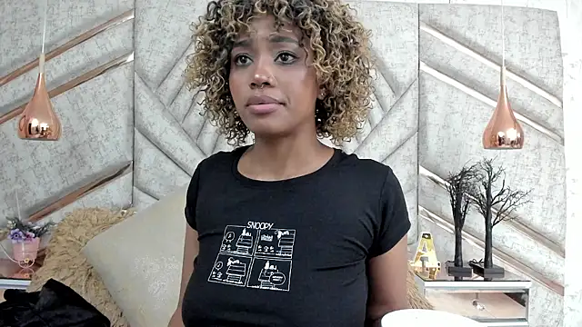 Snapshot of AgataRinaldi chatting on 10.23.25 AgataRinaldi online show from 10.23.25