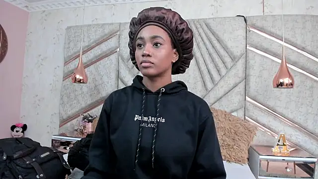 Snapshot of AgataRinaldi chatting on 11.12.25 AgataRinaldi online show from 11.12.25