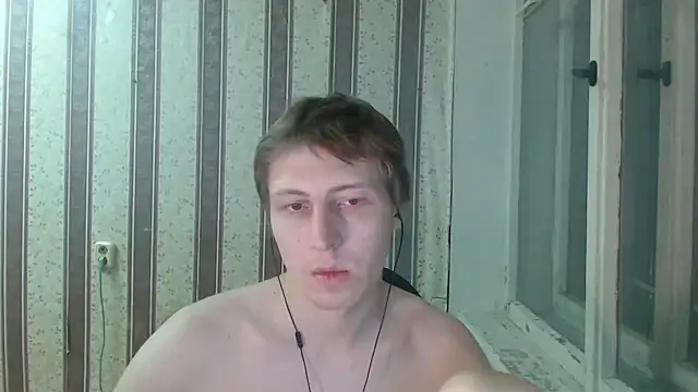 Snapshot of darienlarge chatting on 02.14.25 darienlarge online show from 02.14.25