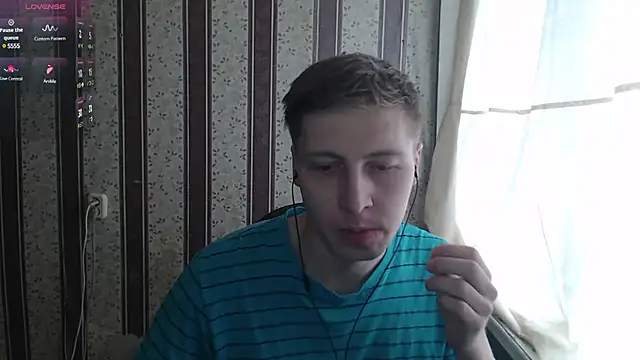 Snapshot of darienlarge chatting on 02.27.25 darienlarge online show from 02.27.25