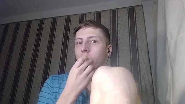 Snapshot of darienlarge chatting on 02.28.25 darienlarge online show from 02.28.25