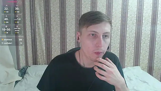 Snapshot of darienlarge chatting on 03.14.25 darienlarge online show from 03.14.25