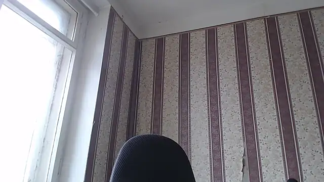Snapshot of darienlarge chatting on 03.17.25 darienlarge online show from 03.17.25