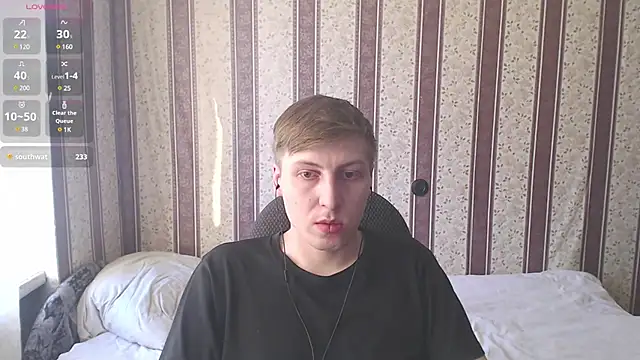Snapshot of darienlarge chatting on 03.22.25 darienlarge online show from 03.22.25