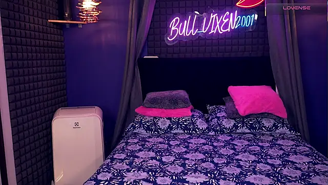 bull vixen2001 online show from 11.17.25