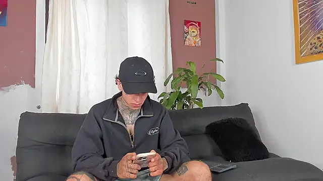 Snapshot of Aron_ford chatting on 10.03.25 Aron ford online show from 10.03.25