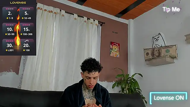 Snapshot of Aron_ford chatting on 10.19.25 Aron ford online show from 10.19.25