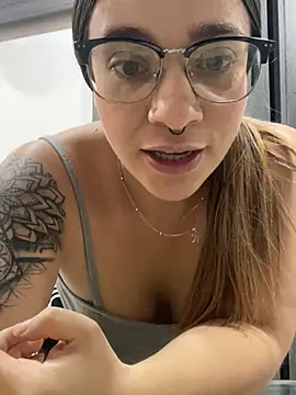 Snapshot of SophieFoxx17 chatting on 03.22.25 SophieFoxx17 online show from 03.22.25