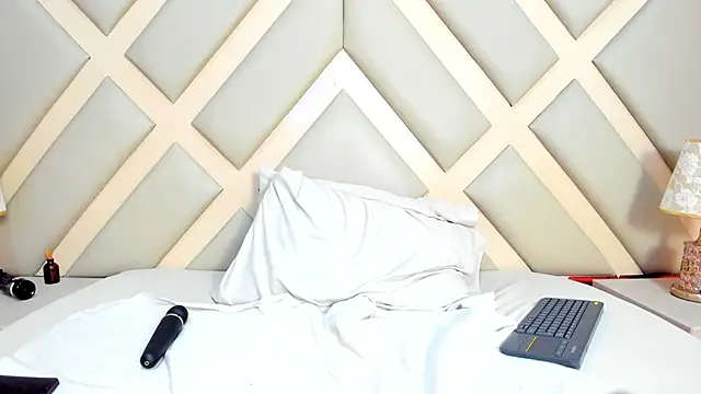 Snapshot of SSCARLETH_ chatting on 12.06.24 SSCARLETH  online show from 12.06.24