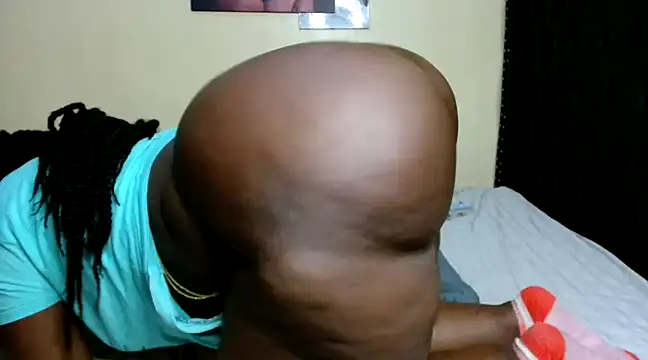 Toomuchbooty33 online show from 12.04.24